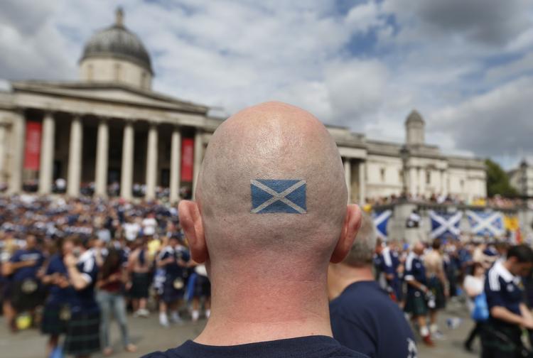 folkeafstemning. Til efteråret skal skotterne stemme om selvstændighed. Foreløbige meningsmålinger tyder på, at det bliver ved tanken. 