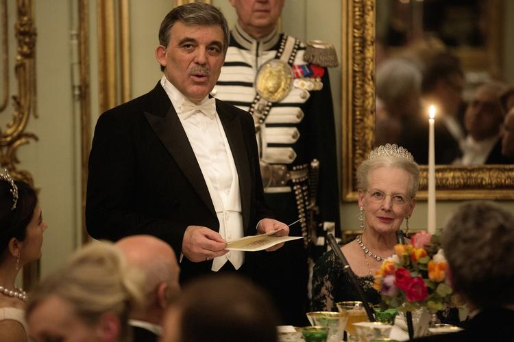 VARME. I går var Tyrkiets præsident, Abdullah Gül på besøg hos dronning Margrethe, og i dag understregede han sammen med statsminister Helle Thorning-Schmidt de to landes nære forhold, da de udvekslede synspunkter og underskrev handelsaftaler mellem de to lande. 