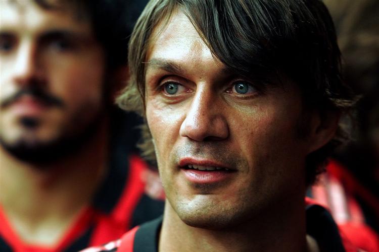 Paolo Maldini spiller med trøje nummer tre i Milan. Og det trøjenummer bliver fremover ikke brugt af andre end Maldini-familien, har klubben slået fast. Arkivfoto. 