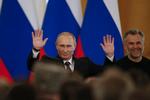 Ruslands præsident, Vladimir Putin,  søger at sikre sit eftermæle som den leder, der genrejste Rusland efter nederlaget i den kolde krig. I dag underskrev en aftale, der skal bane vej for den ukrainske Krim-halvøs optagelse i Rusland. 