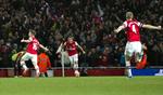 jkontrakt. Arsenals Aaron Ramsey (tv) jubler efter en scoring sammen med Santi Cazorla  (midt) og  Per Mertesacker (th). 