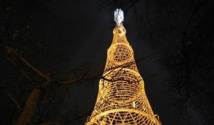 Kamp. Det russiske stats komité for tv- og radiotransmissioner har besluttet at fjerne det 160 meter høje Sjukhovtårn. Det har skabt røre i internationale arkitektkredse. 