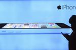 FORBIGÅET. Danmark er i første omgang blevet snydt for den billige udgave af iPhone 5C, der netop er lanceret andre steder. Til gengæld er iPad med Retina-skærm blevet billigere. (Foto: AP Photo/Ahn Young-joon) 