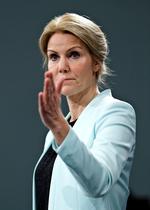 »Jeg er nødt til som statsminister og socialdemokrat at tage det her særdeles alvorligt. Jeg mener, vi skal skærpe sanktionerne i forhold til Rusland«, siger Helle Thorning-Schmidt. 