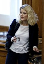 Johanne Schmidt-Nielsen lancerer en hård offensiv mod den regering, hun ellers støtter. 