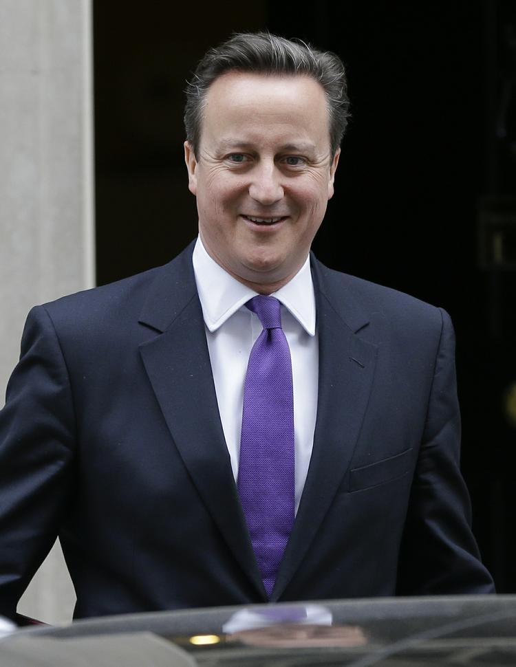 Rusland. Storbritanniens premierminister, David Cameron, mener, at man bør overveje, om Rusland fortsat kan være medlem af G8. Det skal G7-landene diskutere på et møde i Haag i næste uge. G7-landene er de samme lande som dem, der er med i G8 - med undtagelse af Rusland. 