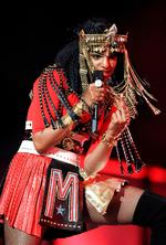 Finger. 167 millioner tv-seere så med, da M.I.A. trak en fucfinger undervejs i det populære halftime show til Super Bowl i 2012. 