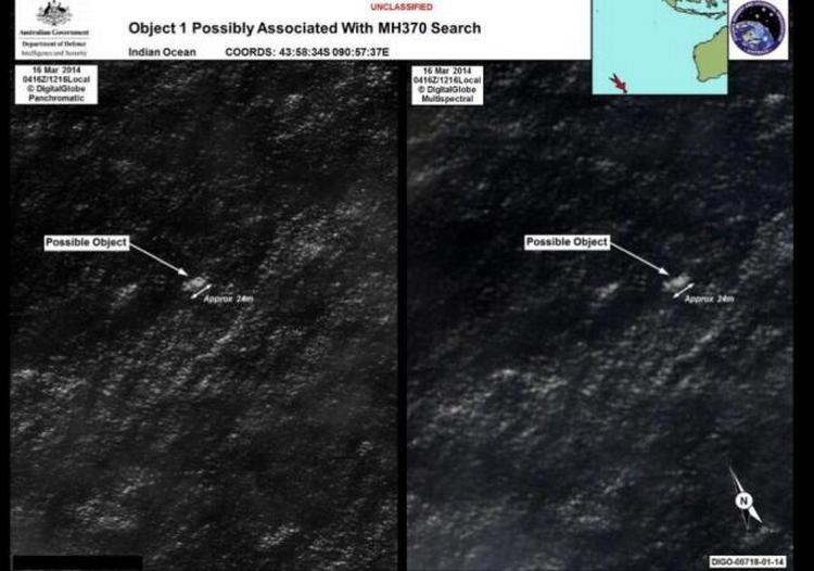 eftersøgning. Sådan ser de to mulige vragrester ud set fra satellit. Billedet er offentliggjort af de maritime australske myndigheder, AMSA. 