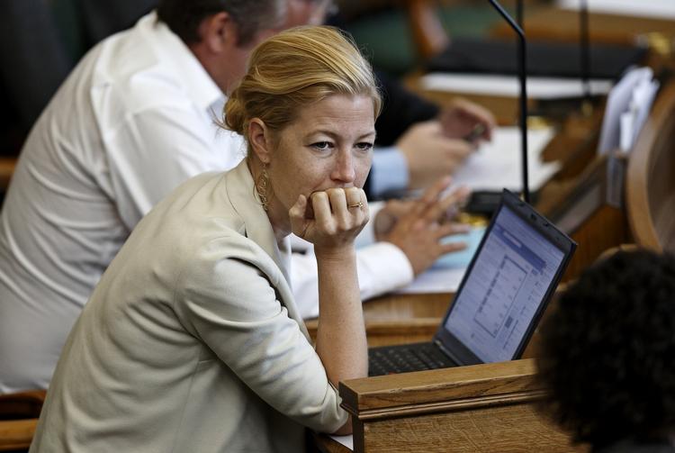 Bekymret. Uddannelsesministeren er bekymret over, at Danmark kan komme til at mangle folk med »en direkte praktisk tilgang til arbejdsmarkedet«. 