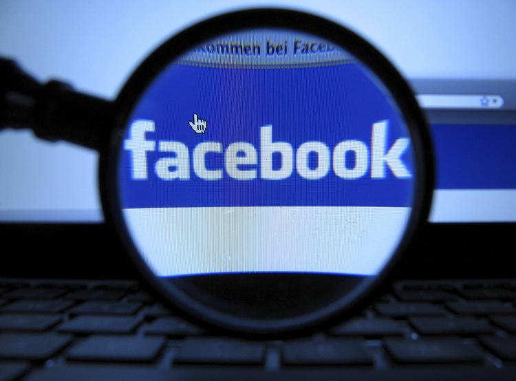 OVERVÅGNING. Flere virksomheder kontrollerer deres ansattes brug af sociale medier. Det giver falsk tryghed, mener Mikael Lemberg. 