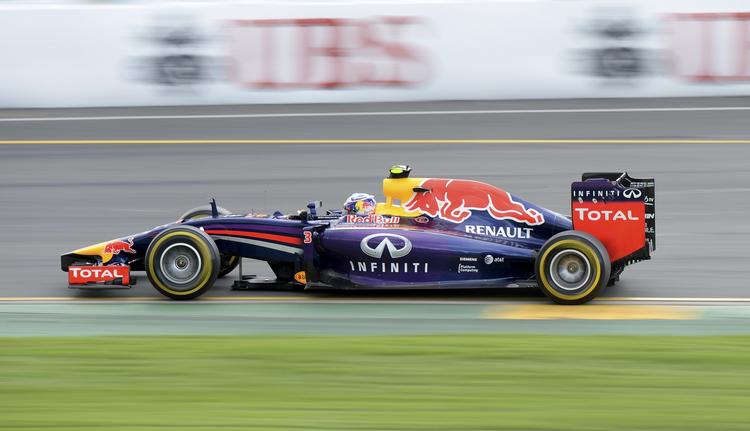 DISKVALIFICERET. Efter at have kørt Red Bull-raceren over målstregen som nummer to blev Daniel Ricciardo diskvalificeret. 
