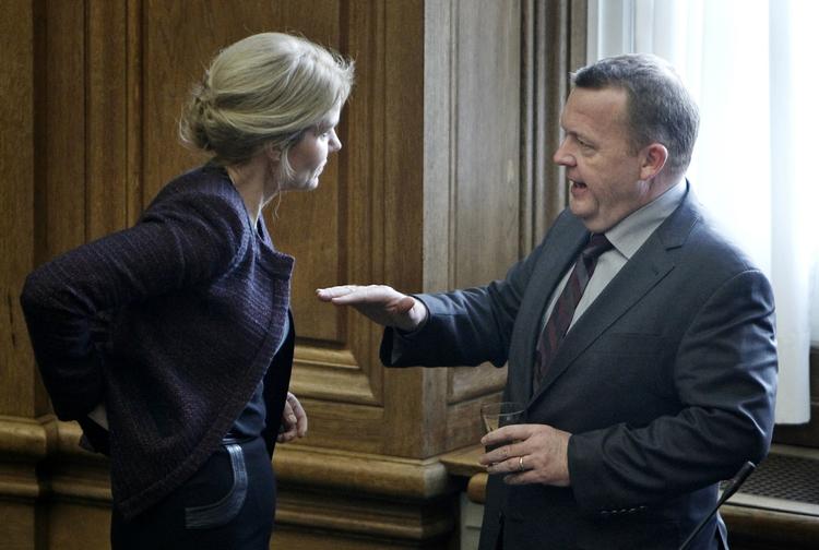 UENIGE. Debatten om børnechecken har ført til heftige ordudvekslinger mellem statsminister Helle Thorning-Schmidt og Venstres formand Lars Løkke Rasmussen. 