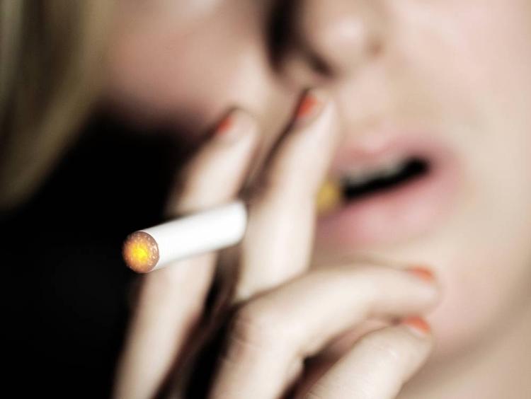 e-cigaret. Nikotin eller ej, Per Kim Nielsen fra Kræftens Bekæmpelse mener, at den elektroniske røg kan være skadelig for børn på flere måder. 