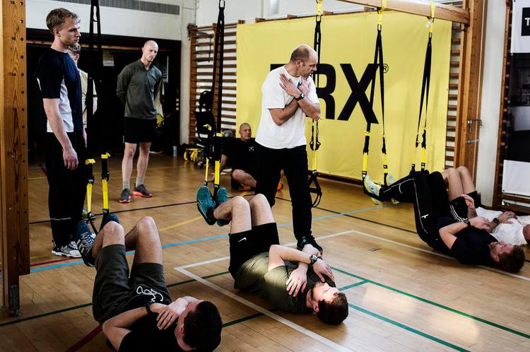 Overbooket. I Fitnessdks centre er der altid fuldt booket til alle TRX-timerne. Fitness-kæden håber på at få plads til flere ved simple tiltag. 