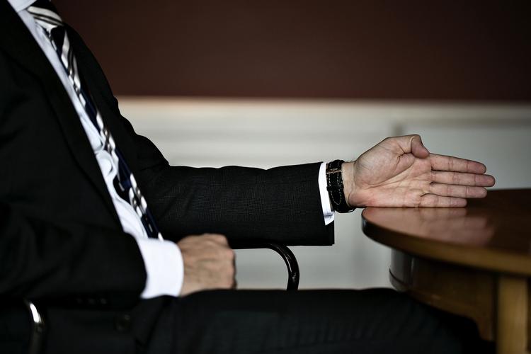 Målretning. Konsulentfirmaer bliver mere og mere brugt i det offentlige til at forklæde besparelser som forbedringer. F.eks. McKinsey &amp; Companys rådgivning i forbindelse med skolereformen. 