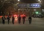 ANGREB. Afghanske betjente foran Serena Hotel under ildkampen med talebanterrorister. 