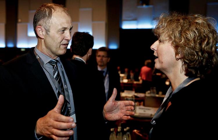Vagtskifte. Kalundborgs Venstre-borgmester Martin Damm (tv.) blev torsdag  valgt til formand for KL, hvor han afløser Rødovres Erik Nielsen (S). Formandsskiftet sker på trods af at Radikale, Enhedslisten, SF og Socialdemokratiet har flertal i KL. 