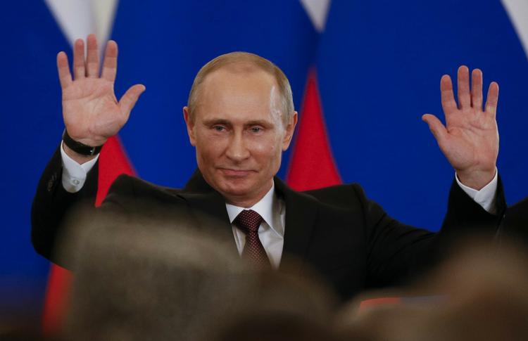 sanktionskrig. Putin er røget i et sanktionsslagsmål med Vesten. I går optrappede EU krigen, da den aflyste topmøde og føjede 12 russere til sort liste. 