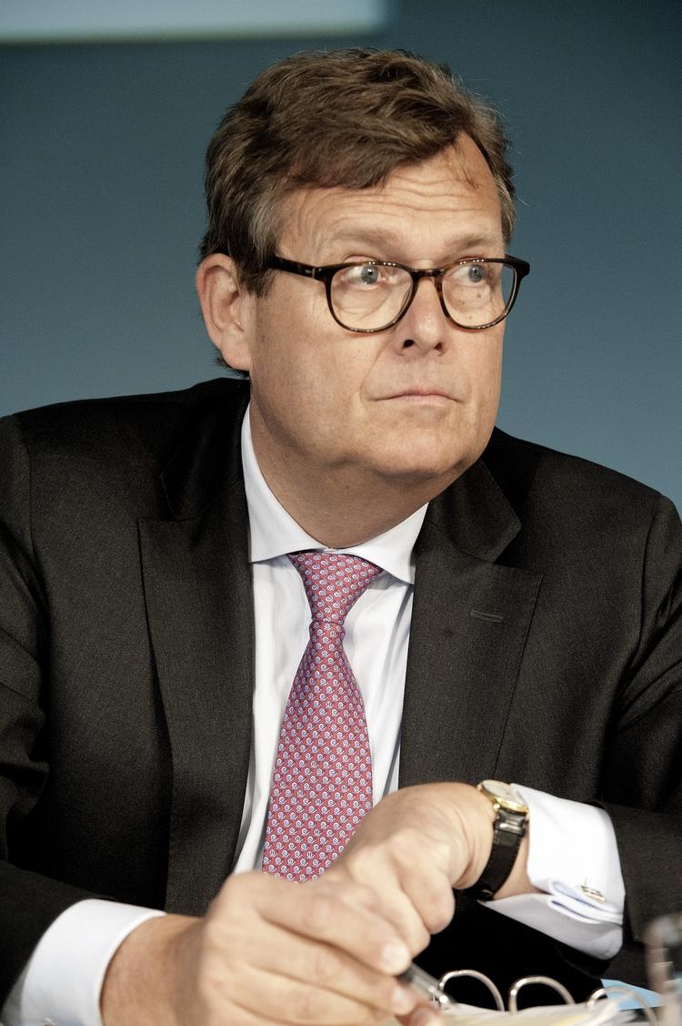 uvæsentligt. Michael Pram Rasmussen mener ikke, at d et er noget problem at lukke en konkurrent ind i bestyrelsen, eftersom det er direktionen, som behandler de konkurrencemæssige ting som tariffer. 