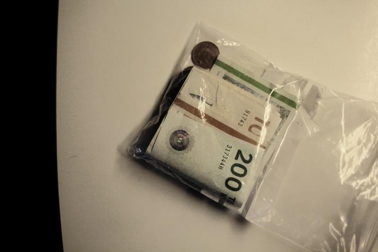 Pung. Patienterne på retspsykiatrisk afsnit 80 i Glostrup må af sikkerhedsgrunde kun have 100 kroner på sig. Resten af deres kontanter ligger låst inde i et skab. 