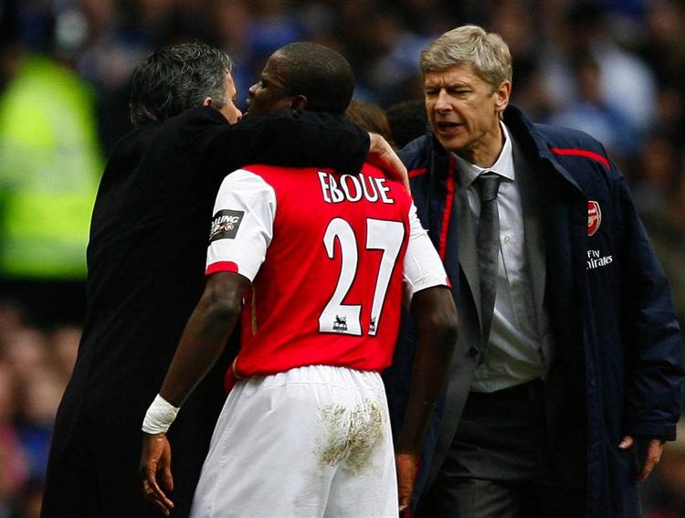 Arsene Wenger (th.) føler sig i mange forhold tæt forbndet med sin ny tidligere kollega, Jose Mourinho (tv.). Her er gemytterne i kog i forbindelse med sidste sæsons Liga Cup-finale. 