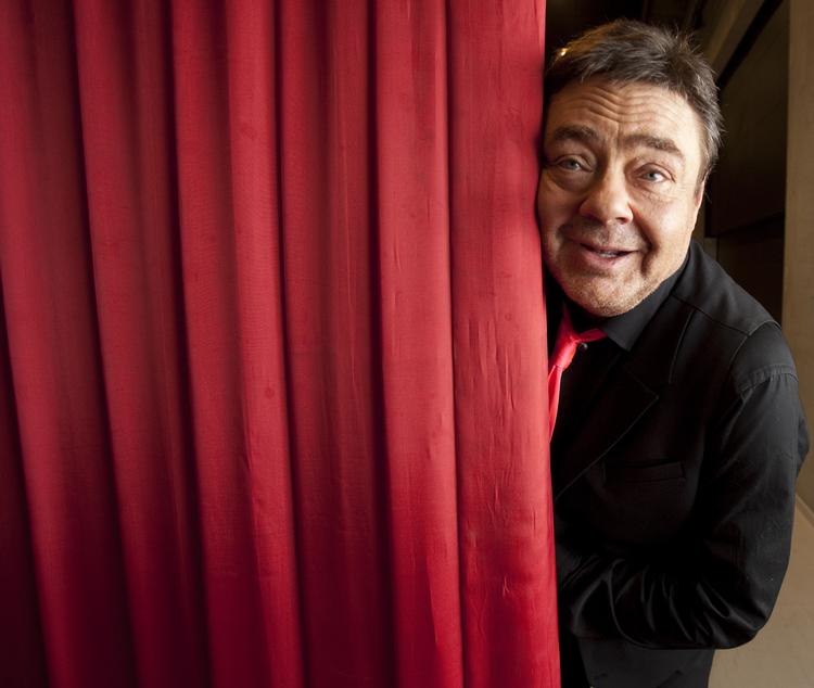 Jubilar. Tæppet er efterhånden gået en del gange for den kendte skuespiller, Bodil- og Robert-vinder Tommy Kenter, som i år kan fejre fyrre års jubilæum. 