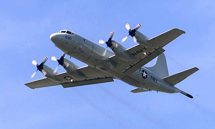 ORION. Dette fly med navnet Orion deltager i missionen. Det tager flere timer at flyve ud til området, så flyet har kun cirka to timer til at søge. 