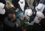 Hamas-tilhængere har båret tre lig gennem byen Jenin på Vestbredden. 