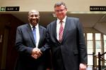 Behandling. Ugandas sundhedsminister, Ruhakana Rugunda, fortalte i dag sin danske kollega, at homoseksuelle ikke vil blive diskrimineret i sundhedsvæsnet som følge af en ny lov. Det frygter Danmark, som har besluttet at skære 47 millioner kroner af den direkte støtte til Ugandas regering og i stedet give pengene til ngo’er, der støtter fattige og andre udsatte grupper. - Foto: 