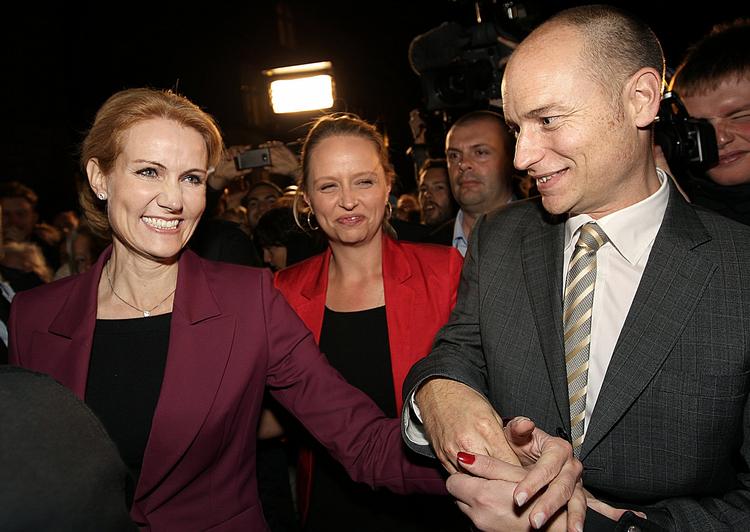 STATSMINISTERMAND. Her ses Stephen Kinnock, da hans hustru, Helle Thorning-Schmidt, blev fejret som Danmarks nye statsminister i 2011. Nu kan han selv forsøge at komme ind i det britiske parlament. 