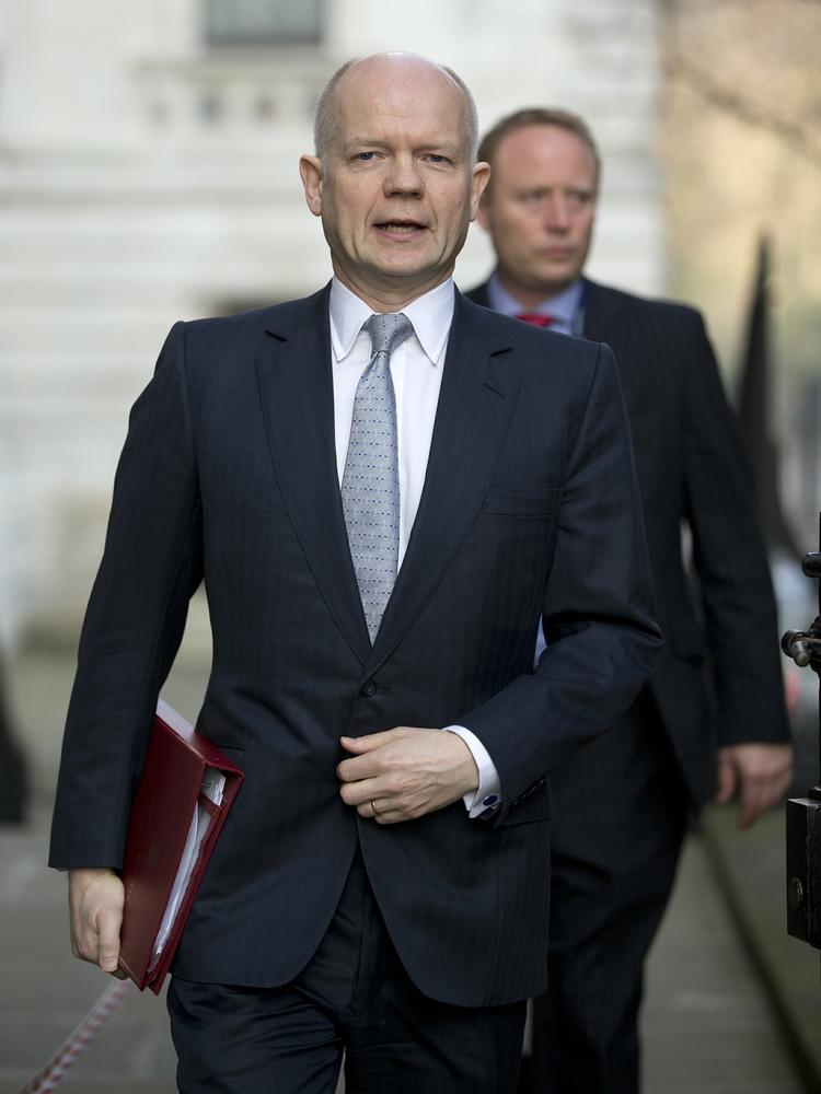 Våbensalg Den britiske udenrigsminister, William Hague, opfordrer landets allierede til at indstille salg af våben til Rusland for at mindske Ruslands indflydelse i Europa. 