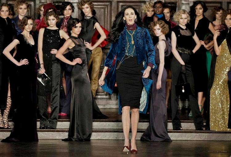 Designeren. L’Wren Scott i fokus med sin 2012 efterårskollektion under Fashion Week i New York. Hun blev 49 år. 