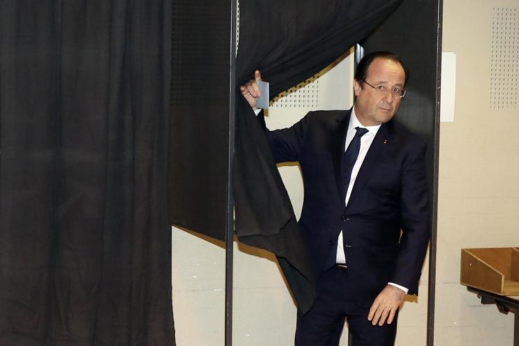 Presset. Frankrigs socialistiske præsident, Francois Hollande, stemmer ved lokalvalget i Tulle, hvor han var borgmester fra 2001 til 2008 