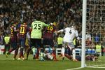 Dramatik. Real Madrids og Barcelonas spillere kom i klammeri med hinanden i slutningen af 1. halvleg. 