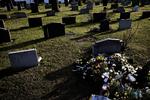 kirkegårde. Flere bliver brændt, og derfor er der ekstra meget plads på mange kirkegårde. 