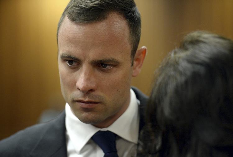 Anklaget. Pistorius siger, at han skød Steenkamp ved et uheld, da han troede, at hun var en indbrudstyv. 
