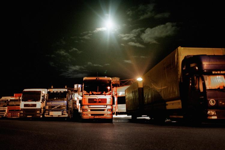 bonustur. Udenlandske chauffører skal ifølge EU-regler have en bonus på tre ture med gods i Danmark, når de har kørt et parti ind i landet. Regler, som regeringen har underkendt. 