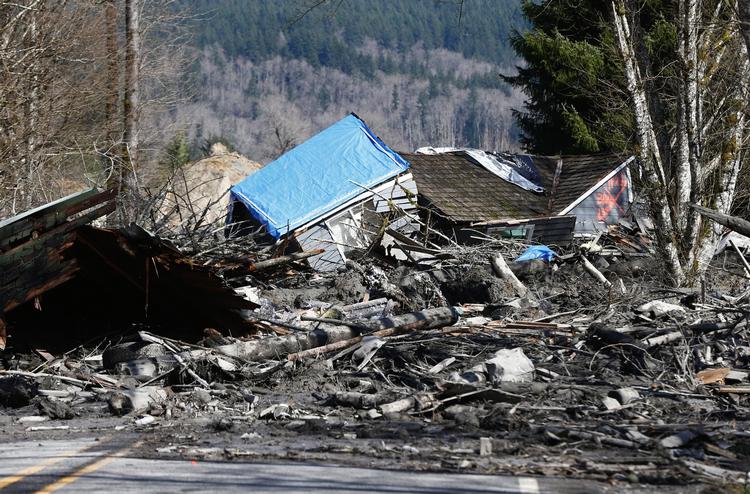 49 beboelser af forskellige typer er ramt i området, og at der sandsynligvis var flere hjemme end normalt, da ulykken ramte på en lørdag. 