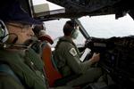 eftersøgning. Billedet her er fra i går, hvor besætningen på et australsk Orion-fly deltog i eftersøgningen af det savnede Malaysia Airline-fly, der forsvandt 8. marts. 