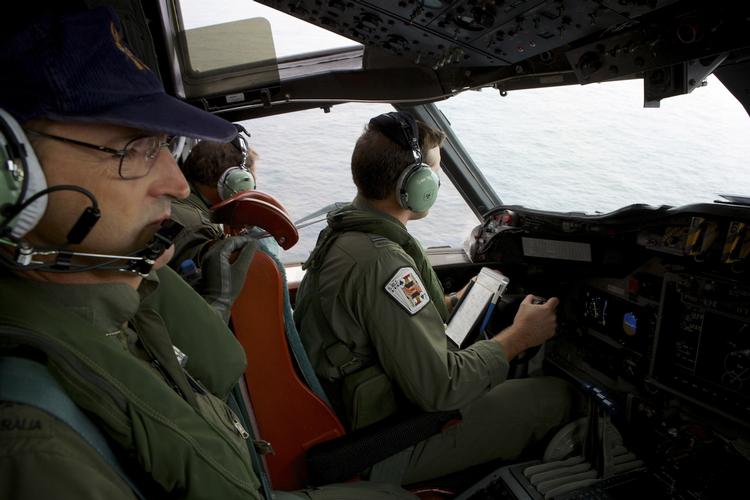 eftersøgning. Billedet her er fra i går, hvor besætningen på et australsk Orion-fly deltog i eftersøgningen af det savnede Malaysia Airline-fly, der forsvandt 8. marts. 