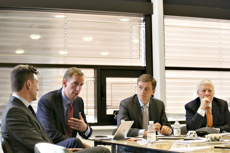 ejerskifte. De nye ejere af Nets trådte i går frem for offentligheden. Fra venstre ses Robin Marshall, managing director i Bain Capital, James Brocklebank, managing partner i Advent International, Carsten Stendevad, direktøren i ATP og Peter Lybecker bestyrelsesformand i Nets. 