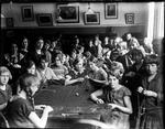 Storhedstid. Lærere nød stor respekt efter 1930. Ovenfor ses en håndarbejdstime. 