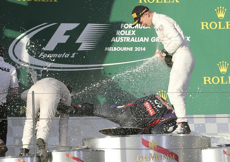 Podieplads. Kevin Magnussen blev nummer to i sin debut i formel 1. På søndag skal han i aktion igen i sin McLaren-racer. 
