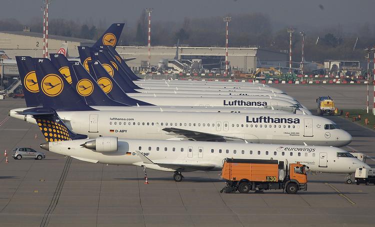 Stilstand. Lufthansa-ansatte har varslet strejke onsdag. Det er endnu uklart, hvor mange afgange, der vil blive aflyst. 