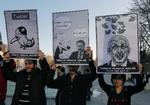 Krise. Demonstranter protesterer mod Recep Tayyip Erdogan og regeringens forbud mod Twitter. Nu ophæver en domstol forbuddet. 