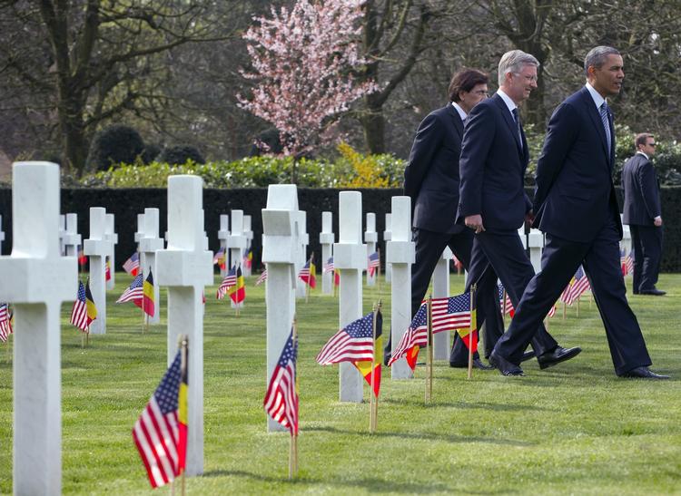 EU. Når den amerikanske præsident, Barack Obama i dag er i Bruxelles, har han tre fly, 45 køretøjer og 900 medarbejdere med sig. Opholdet i Belgien koster landet 75 millioner kroner. 