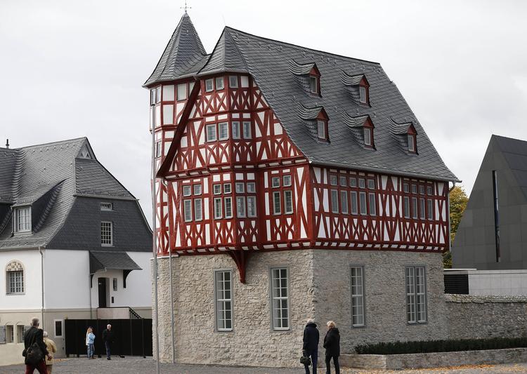 Afsked. En del af den tyske biskops  Franz-Peter Terbartz van Elsts bolig i Limburg. Den såkaldte 'luksusbiskop' har taget sin afsked efter afsløring af, at han har brugt kirkens penge til private formål. 