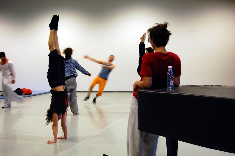 Workshop. Nycirkus skal styrke den danske folkeskole, står det til initiativtagerne fra Københavns Internationale Teater. 