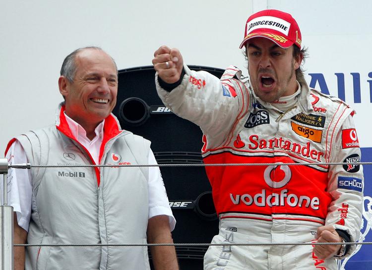 OPTIMIST. Gennem tiderne har Ron Dennis (tv.) har masser af stjerner på sit hold, eksempelvis Fernando Alonso (th.). 