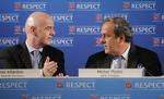 NYSKABELSE. Kvalifikationen til EM 2020 får en ny struktur, oplyser generalsekretær Gianni Infantino (tv.), der her sidder sammen med Michel Platini. 